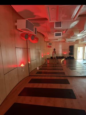 my fave pre-workout snack + tried @Heated Room in Santa Monica 🔥 solid sweat to start the week ✨ #classpass #lapilates #heatedpilates #lafitness #heatedroomla 