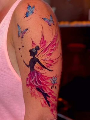 OMG… look at those colors 🧚‍♀️🦋💖 Would you wear a tattoo like this? 👀 #color #tattoo #ColorTattoo #ink #mallorca 