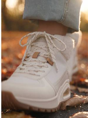 Fall comfort. 🍂 Cozy feel. UNO Rugged traction.