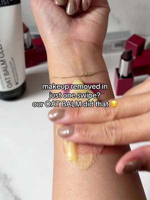 it’s THAT easy with oat balm 😏  PLUS she’s an @Allure award winner #theinkeylist #makeupremoval 