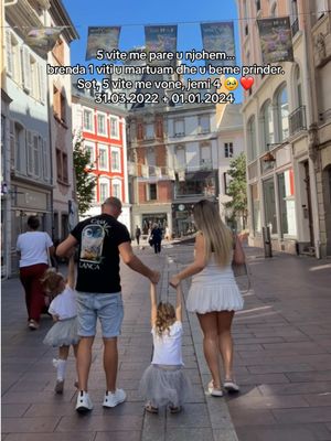 Nga njohja deri te femija i pare, sa kohe ju mori juve?  Kur na thane ‘po nxitoheni’, ne e morëm si sfide 😂