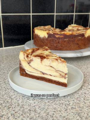 CINNAMON ROLL CHEESECAKE