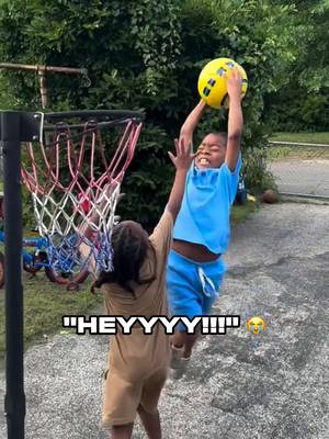 Dunked out of his shoes too 😳😅 (via coachmoe3/IG) #basketball #brothers #dunk #hoop