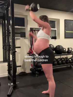 For workouts and coaching, head to my prof! #fitmom #kettlebellworkout #strongmom #kettlebellcoach #athomeworkouts 