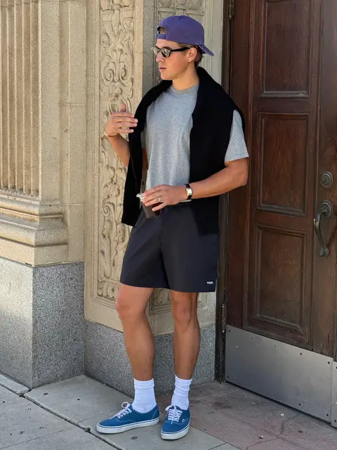 Morning coffee run outfit with @Vuori Clothing #vuoripartner 