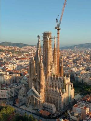 What a moment. Getting access all areas to the world's most famous construction site: La Sagrada Família. Full documentary dropping soon on The B1M YouTube channel 🏗️ @fred.mills  #makeconstructionfamous #architecturelovers #sagradafamilia #TheB1M #construction