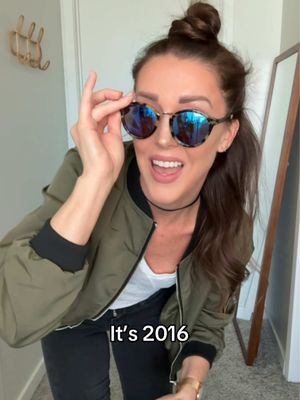 It’s high time the 2016 half bun (the hun, if you will) and mirrored sunglasses make a comeback if you ask me #2016 #2010sfashion #nostalgia 