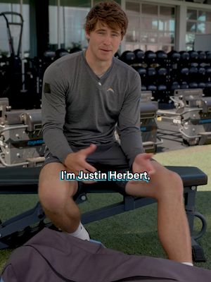 We caught up with Justin Herbert at training camp and packed his bag with things we know he loves—plus a Team SoFi surprise 🤫 Turns out, he’s got strong opinions about shopping carts. #justinherbert #chargers #gameday
