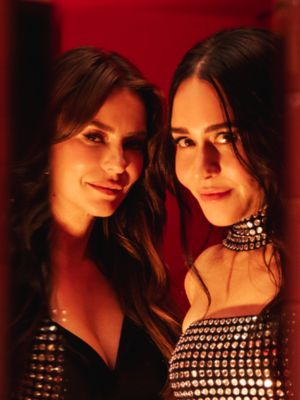 O que acontece no banheiro da festa de 15 anos da Netflix Brasil fica no banheiro da festa de 15 anos da Netflix Brasil. #Netflix15anos #alessandranegrini #paollaoliveira #cidadeinvisivel #tiktokmefezassistir
