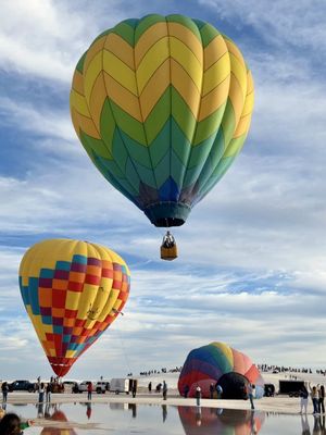 If you missed the White Sands Balloon Invitational this year, it needs to be on your radar for next September. Two days of hot air balloons in Alamogordo, New Mexico. See them just after sunrise at @White Sands National Park on day one, and at Ed Brabson Balloon Park on day two. Next year is the 35th anniversary, September 18–19, 2027. Save this so you don't miss it!
