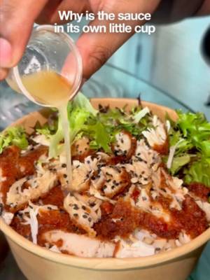 🫗 3 simple sauce rules we swear by:  . Pace the pour: Start with just half the cup; it’s way easier to build up the flavor than to save a drowned rice bowl. . Hold off till bite one: Wait until you’re actually sitting down at the table to drizzle, so that double-crunch chicken stays super loud. . Protect your leftovers: Planning to save half for tomorrow? Keep the rest of your aioli sealed in its cup so round two tastes just as fresh. 📍 Address: 733 N Milwaukee St, Milwaukee, WI 53202 Order direct for peak freshness at bowlsofrice.com. 📦#bowlsofrice #bowlsofricemilwaukee #milwaukeestreets #milwaukeewisconsin