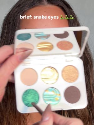 Would you wear this colour combo? #snakeeyes #reptillian #aussiegirlglam @kalibyres is gorgeous 