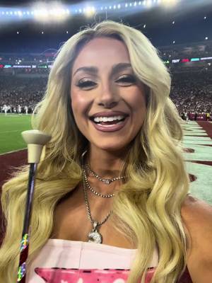 T-Town looks good on you @Chloe Holladay Hubbard 👀Welcome back to Bryant-Denny Stadium! 👏 #RollTide | @Tennessee Titans 