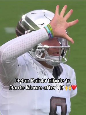 Dylan Raiola paid tribute to Dante Moore after leaving the game due to a scary hit. ❤️🙏 #cfb #oregon #football #CollegeFootball #footballtiktok 