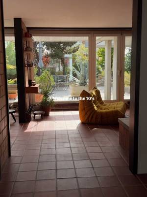 Welcome to my home, inspired by midcentury modern design and the spirit of the '70s. A mix of original architecture, vintage treasures, warm colours and a little bit of my own world. 70s • Midcentury modern • Interior design • Case Study Architecture • Midcentury house • Minimal design