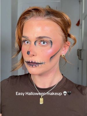 Replying to @Kelly Roslyn easy skull 🖤💀 ib @Ryley Isaac @nyxcosmetics_uk liner @Barry M Beauty liner #makeuptrends #halloweenmakeup #easyhalloweenmakeup #skullmakeup 