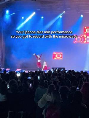 People were screaming for different reasons 😞 Maybe next time I will not forget to charge my phone #kpopconcert #iphone #fail #microwave #xlov