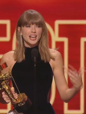 #TaylorSwift says the “main reason” she loves directing music videos is because “you, the fans, make it so much fun” before debuting the video for “Patient Zero” at the #VMAs. (via CBS/MTV/VMAs)