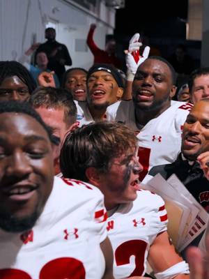And of course, the fight song to top it all off 👐 #Badgers #CollegeFootball