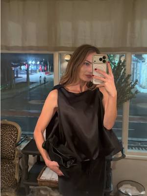 Nights out. Wearing my absolute favourite top. @Harris Tapper  and #rylan #rylanstudio Camille Clutch 🤍 #OOTD #harristapper 