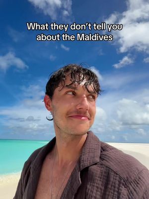 I hope somebody brought an umbrella #maldives #maldivestravel 