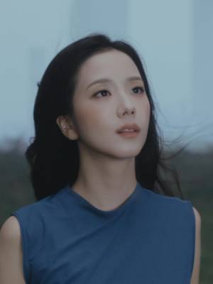 IN THE OPEN   Wherever you’re going. Whatever the weather. Set in South Korea, IN THE OPEN explores the relationship between urban life and the natural world through environments inspired by places JISOO naturally gravitates towards, from parks and trails to quieter moments within Seoul. #SalomonSportstyle