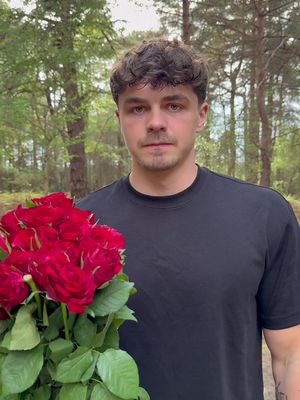 It must be love 🥰 Available worldwide on Netflix  #sidemen #sidemenoutside 