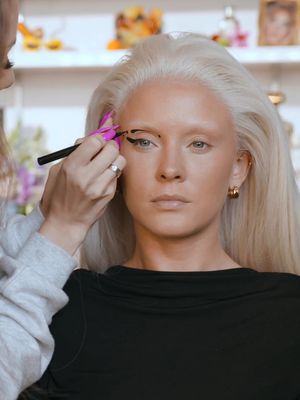 Zara, Gaga, or Mother of Dragons? Go behind the scenes with #ZaraLarsson as she gets ready for her Allure cover shoot. During this episode of Standing Appointment, Larsson does her first ever lip design during her glam session with makeup artist #SophiaSinot 💄