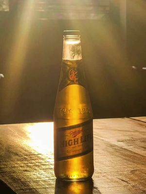 🍾🍻 #millerhighlife #beer #champagneofbeers #bottle #spaghett 