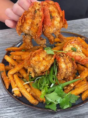 Butter Garlic Pepper Crispy Prawns loaded over fries?! 🍤🍟🧄🔥 Crispy, buttery, garlicky, and packed with flavor at Pho Crystal 3! 😮‍💨 Who’s IN to try this? 👀 Tag your foodie buddy and come hungry! 📍 Pho Crystal 3 940 E Dominguez St, Ste A & B, Carson, CA 90746 #FoodwithZen #PhoCrystal3 #CarsonEats #CrispyPrawns #LoadedFries  