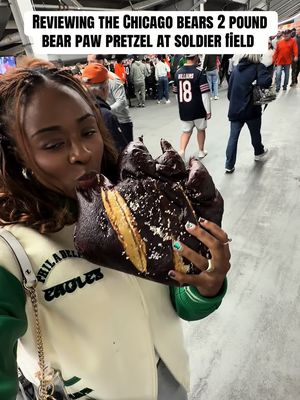 Reviewing the Chicago bears 2 pound bear paw pretzel at soldier field #symonewiththesports #stadiumfood #chicagobears #soldierfield #bears 
