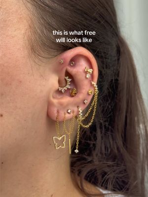 the frog in my conch 🐸✨ #earstackinspo #piercingtok #earstacking #earpiercing #earstyling 