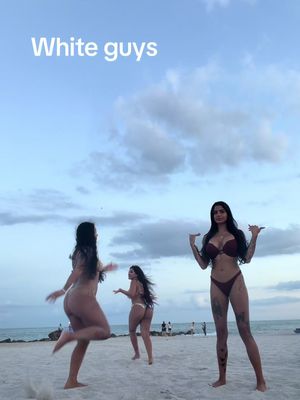 running for our type lmfaooo @Kash Bains @slayhil #indiangirls #desigirls #punjabi #indian #funny t