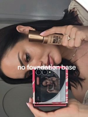 This is the Multi-Tasker Better than Filters from @rimmellondon & it’s doing so much heavy lifting in my makeup routine rn! #AD A 3-in-1 Primer, Highlighter & Glow Booster. So dreamy whether I wear it on its own, as a primer, mixed in with foundation or as a highlighter on top! Then a bit of brow gel, mascara and some of the new Cream Crush Luminous Matte Bronzer completes my glowy, sunkissed look! Love that #RimmelLondon products are available at pharmacies Australia wide, as well as online ❤️