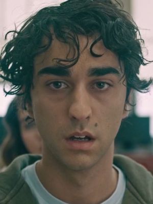 In an interview, Alex Wolff revealed that to make his face look contorted in the Hereditary desk scene, he dislocated his jaw on purpose right before filming, using an old boxing injury. He then held his breath for about a minute until his face turned red and almost purple. Alex also offered to use a real desk to make it look more real, but Ari Aster respectfully declined.