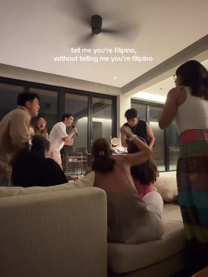 Are you even Filipino if you don’t like to partake in karaoke? 😆🎤 #karaoke #filipinorelatable #relatable #filipinotradition 