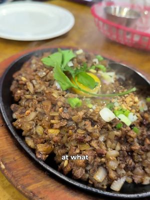 Trying Filipino Cuisine in Queens Renee’s Kitchenette! Lumpia, sisig, mixed grill were all🔥 and it was my first time trying sinigang🙌🏾  #Filipino #filipinofood #nyc #nycfood #foodreview 
