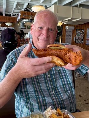 The struggle is real 🤪 Can Keith actually pick up the Friday fish sandwich special @clarkssnackbar_clt 🤔 This thing is massive, crispy, flaky, and delicious!  TIP - Split it with someone 😂 (If I hadn’t muted the sound in the video you would have heard me say - hey I’m taking a video so don’t pick your nose or anything 🤣) Fish Fridays | Sandwich Lover | Check this out! #eatlocal #checkitout #finerwiththyme #cltfood #fishsandwich