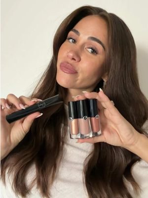 Advertisment | Drama, without the drama. A few swipes and I'm ready to go. #ArmaniEyeTint #VertigoDramaMascara #ArmaniBeauty #ArmaniMakeup @Armani beauty @ICI PARIS XL Belgium 
