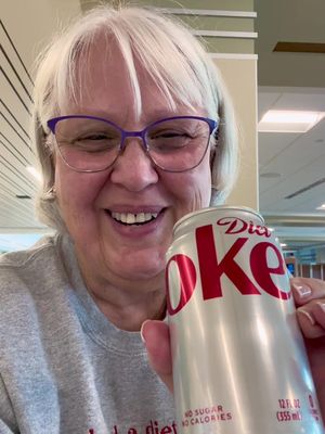 ✈️ Airport lessons ❤️ People are kind 💯 Rep local always 🥤 Don’t drink Pepsi 🤣 @cltfind @dietcoke  #finerwiththyme @Charlotte Find @Diet Coke 