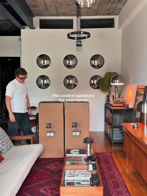 Unboxing the coolest speakers ever from KLH… I’ve been wanting these KLH Model 5’s for years and I’ve finally got some to complete my living room 🏡 🔊 #apartmentaesthetic #interiordesign #midcenturymodern #secondhand #homedecor