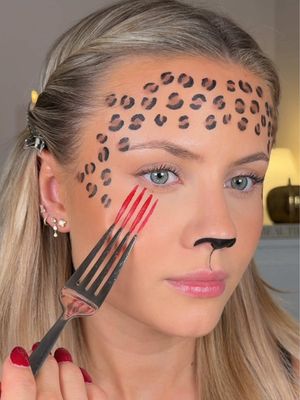 a few last minute halloween hacks 🐆🩸ib @Emily Temby✨ #halloween #halloweenmakeup #halloweencostumeideas 