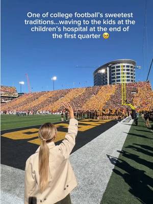 The Hawkeye wave💛🖤👋#iowahawkeyes #CollegeFootball #iowafootball #hawkeyes #iowa 