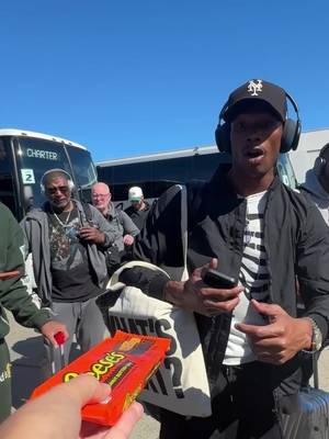 who doesn’t love a good snack? 😄 #nyjets #nfl #travel #snack 