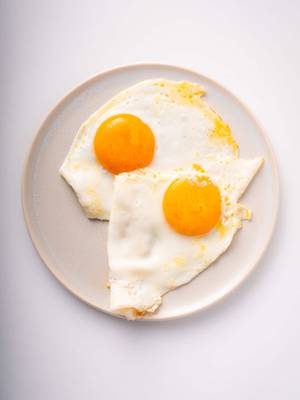 The perfect fried eggs require you to decide how you want them cooked 🍳 