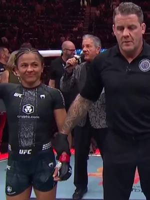 O cinturão é do BRASIL!! 🇧🇷🏆 Natalia Silva vence por decisão unânime e se consagra a nova campeã peso-mosca do UFC! 🔥 [ #UFC332 | Ao vivo no @ParamountPlusEsportes ]