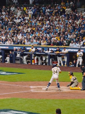 Going absolutely INSANE around the bases 🤯 #williamcontreras #brewers #celebrate #postseason #MLB 