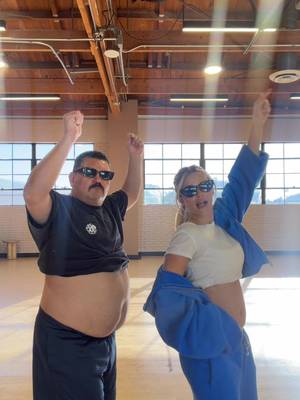 Can you spot the difference? 😂 he’s the best I love this guy #guillermo #dwts #pregnant #20weekspregnant 