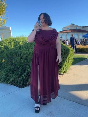 Can I get a little commotion for ✨ the dress ✨ #weddingguestdress #fallwedding #weddingguest #bobhaircut 