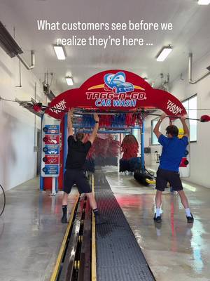 we’re professionals.. mostly. The second a car pull in we lock in fr!!😭🫧✨ #taggngo #taggngocarwash #relatable #fyp #carwash 